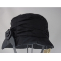 CAPPELLO IMPERMIABILE BICOLORE CON SPILLA