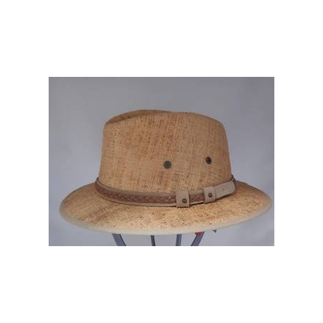 CAPPELLO IN RAFFIA CON CINTURINO