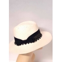 CAPPELLO DONNA PSEUDO PANAMA CON NASTRO PIZZO